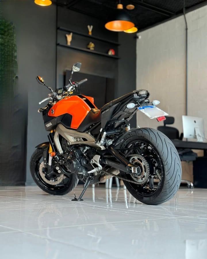 YAMAHA – MT 09 2014 Laranja