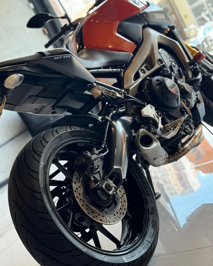 YAMAHA – MT 09 2014 Laranja